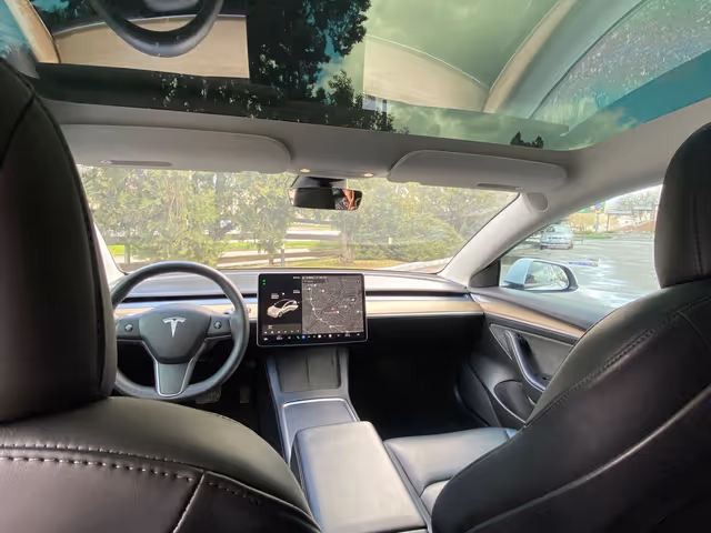 Tesla Model 3 - фото 5