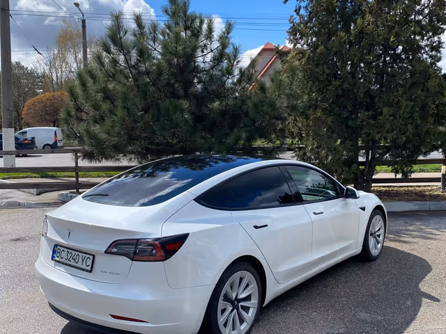 Tesla Model 3 - фото 3