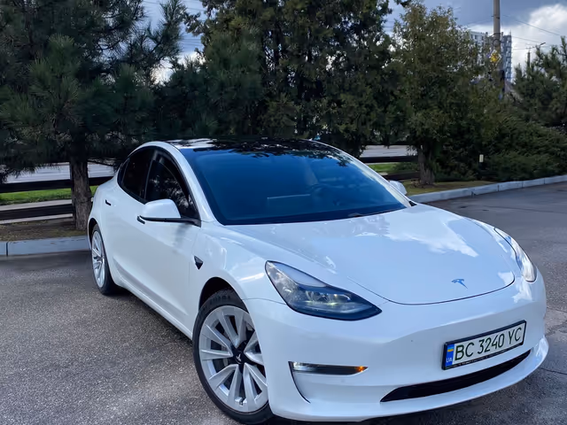 Tesla Model 3 - фото 2