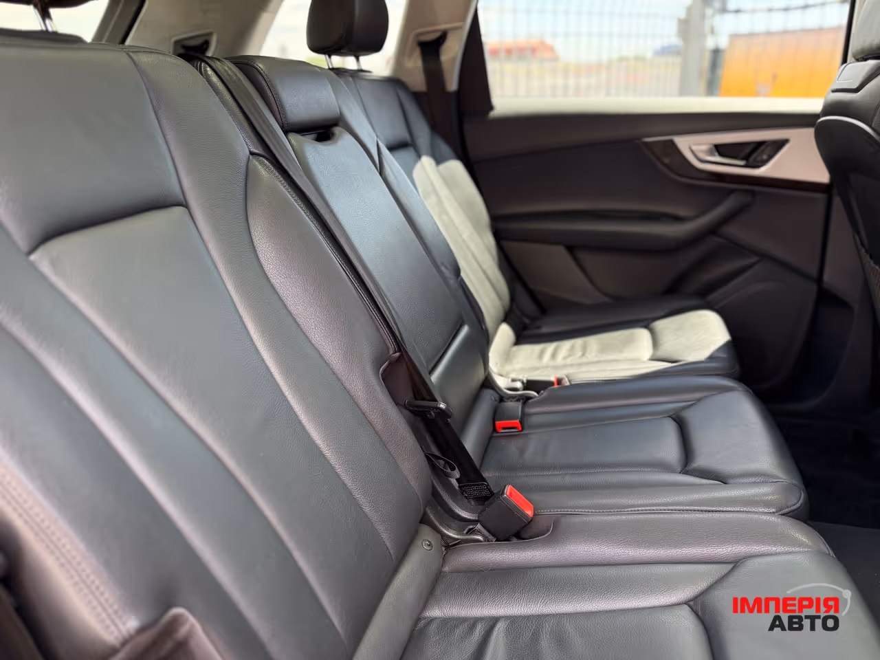 Audi Q7 - фото 14