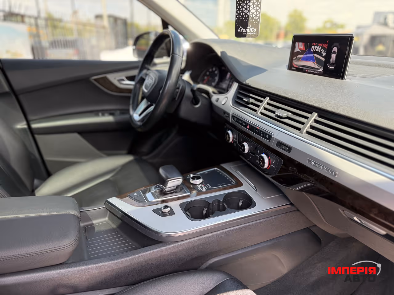 Audi Q7 - фото 11