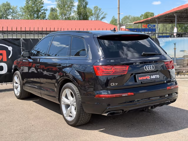 Audi Q7 - фото 5