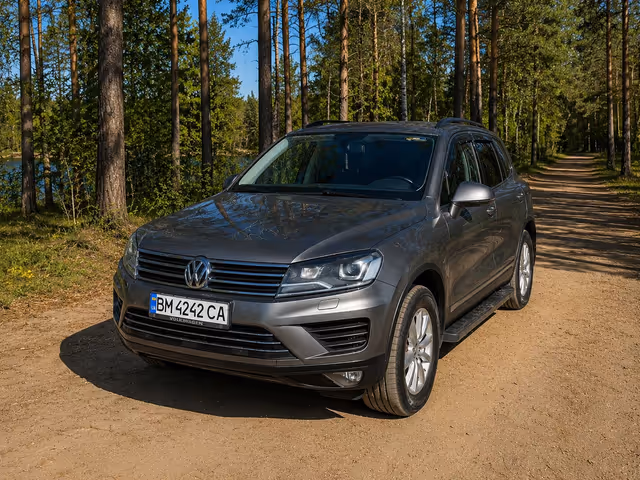 Volkswagen Touareg - фото 1