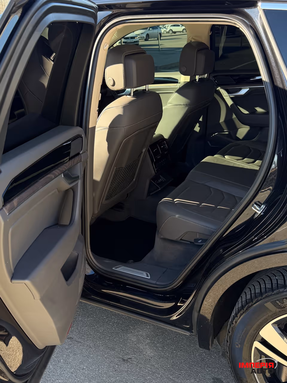 Volkswagen Touareg - фото 6