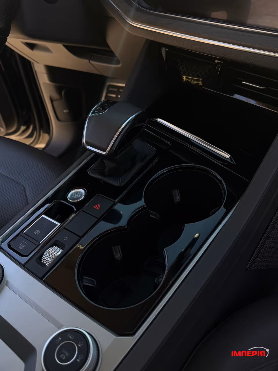 Volkswagen Touareg - фото 8