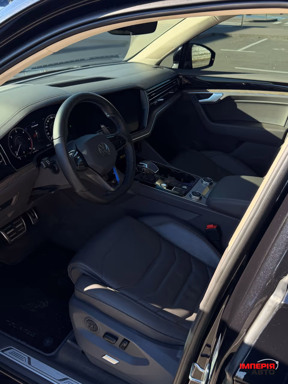 Volkswagen Touareg - фото 4