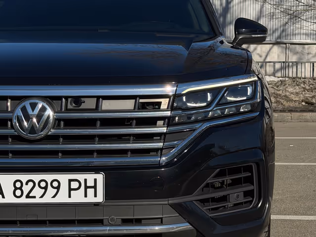 Volkswagen Touareg - фото 2