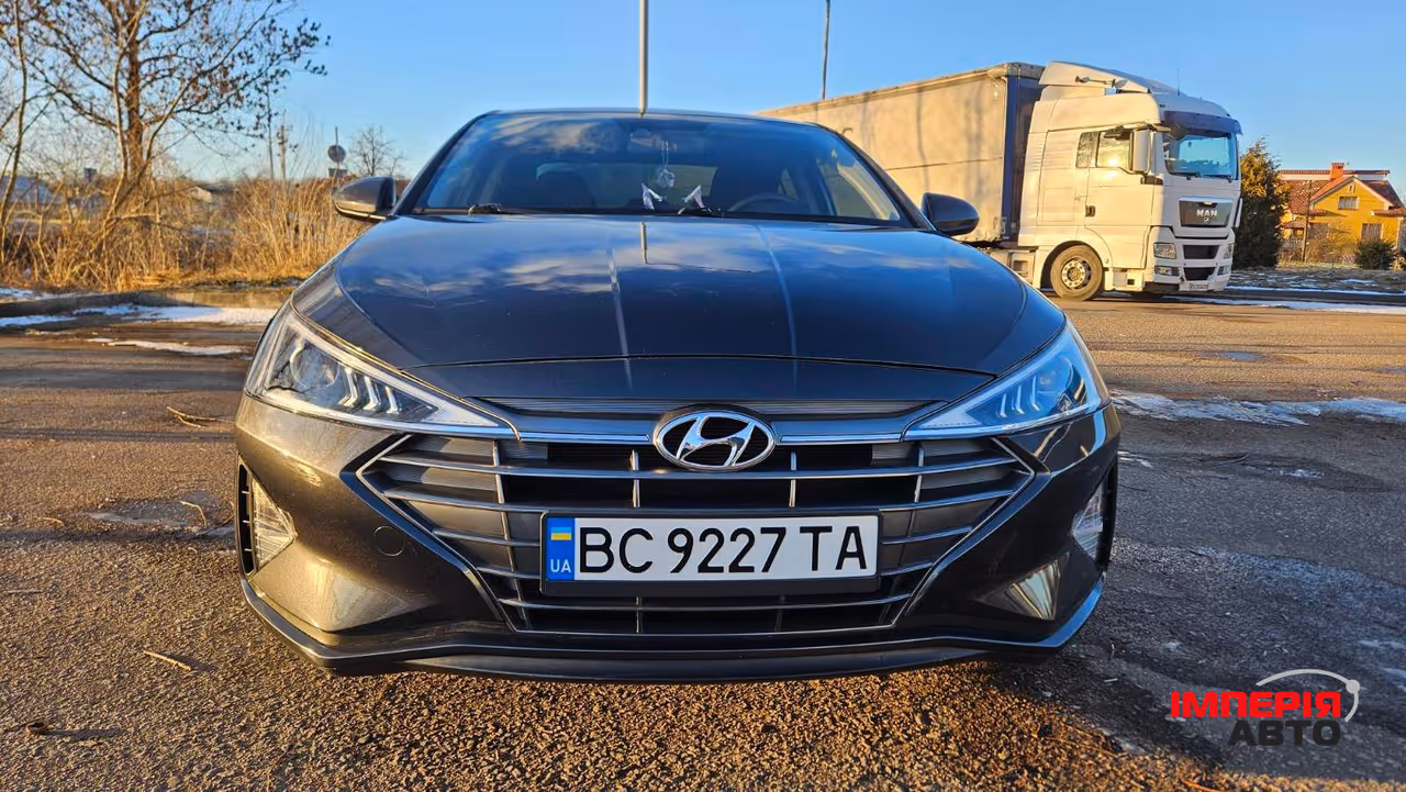 Hyundai Elantra - фото 2