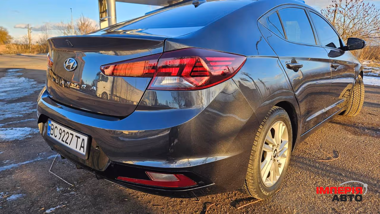 Hyundai Elantra - фото 3