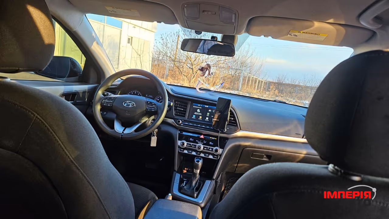 Hyundai Elantra - фото 11