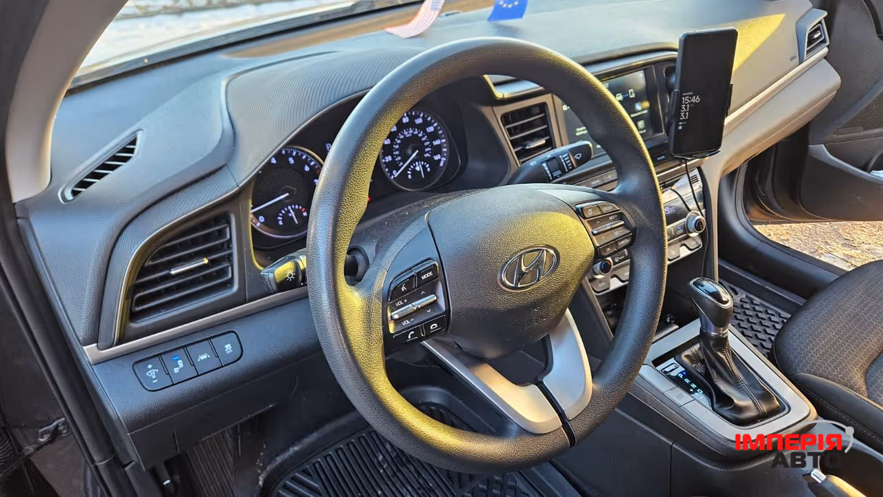 Hyundai Elantra - фото 7