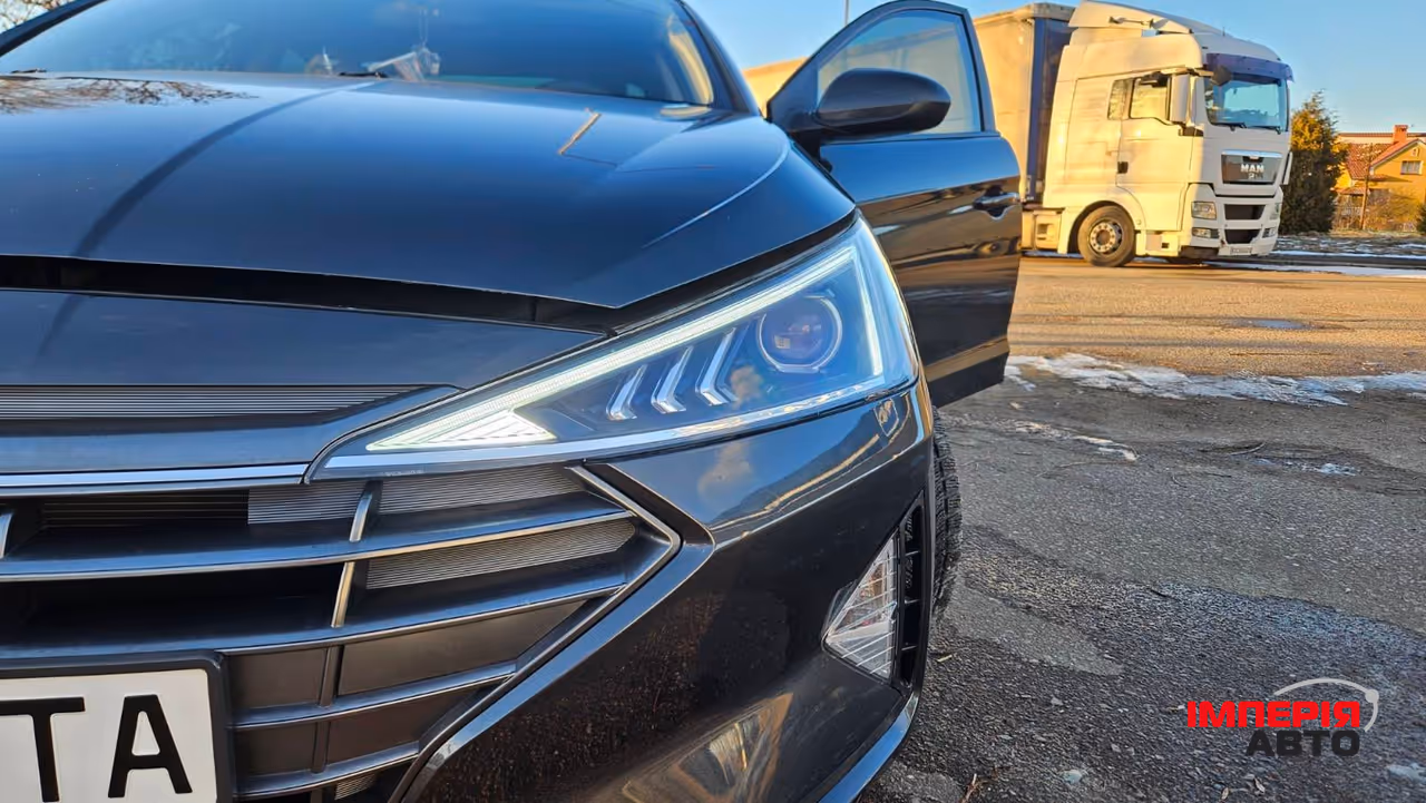 Hyundai Elantra - фото 19