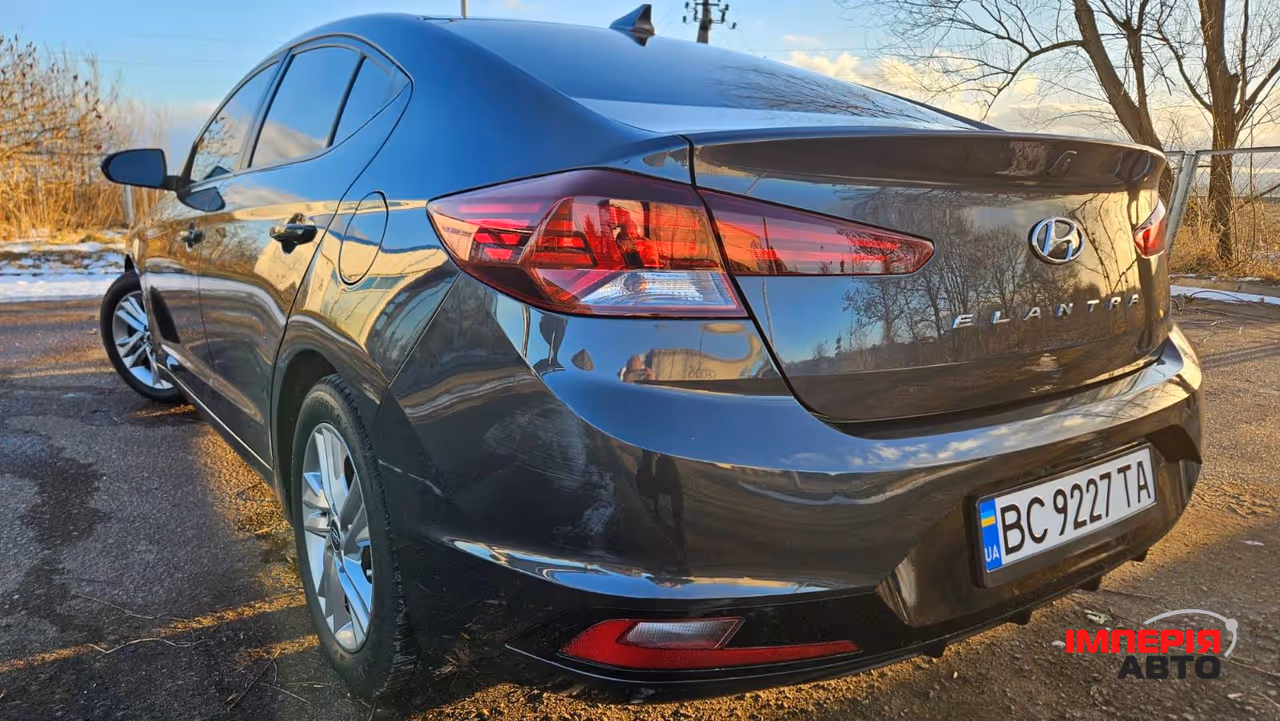 Hyundai Elantra - фото 4