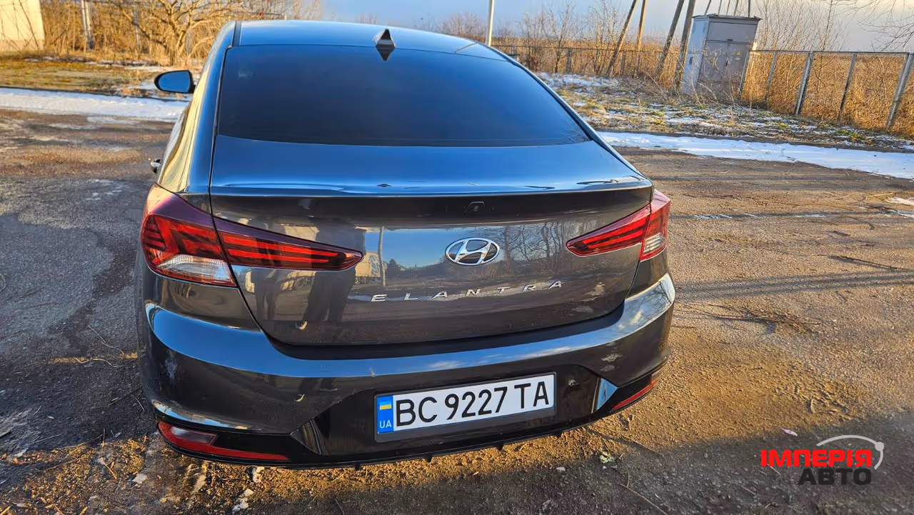 Hyundai Elantra - фото 5