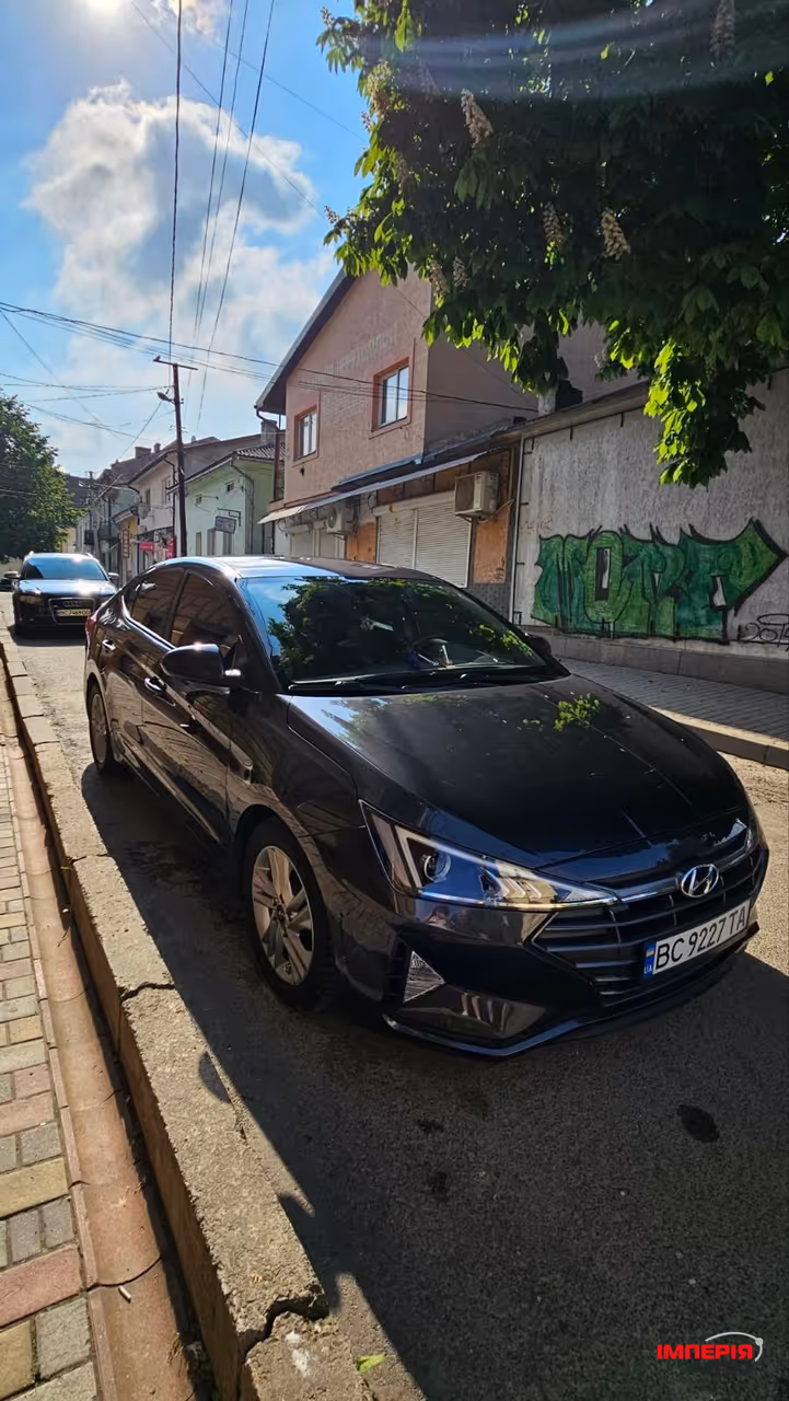 Hyundai Elantra - фото 2