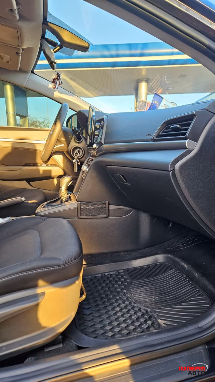 Hyundai Elantra - фото 15