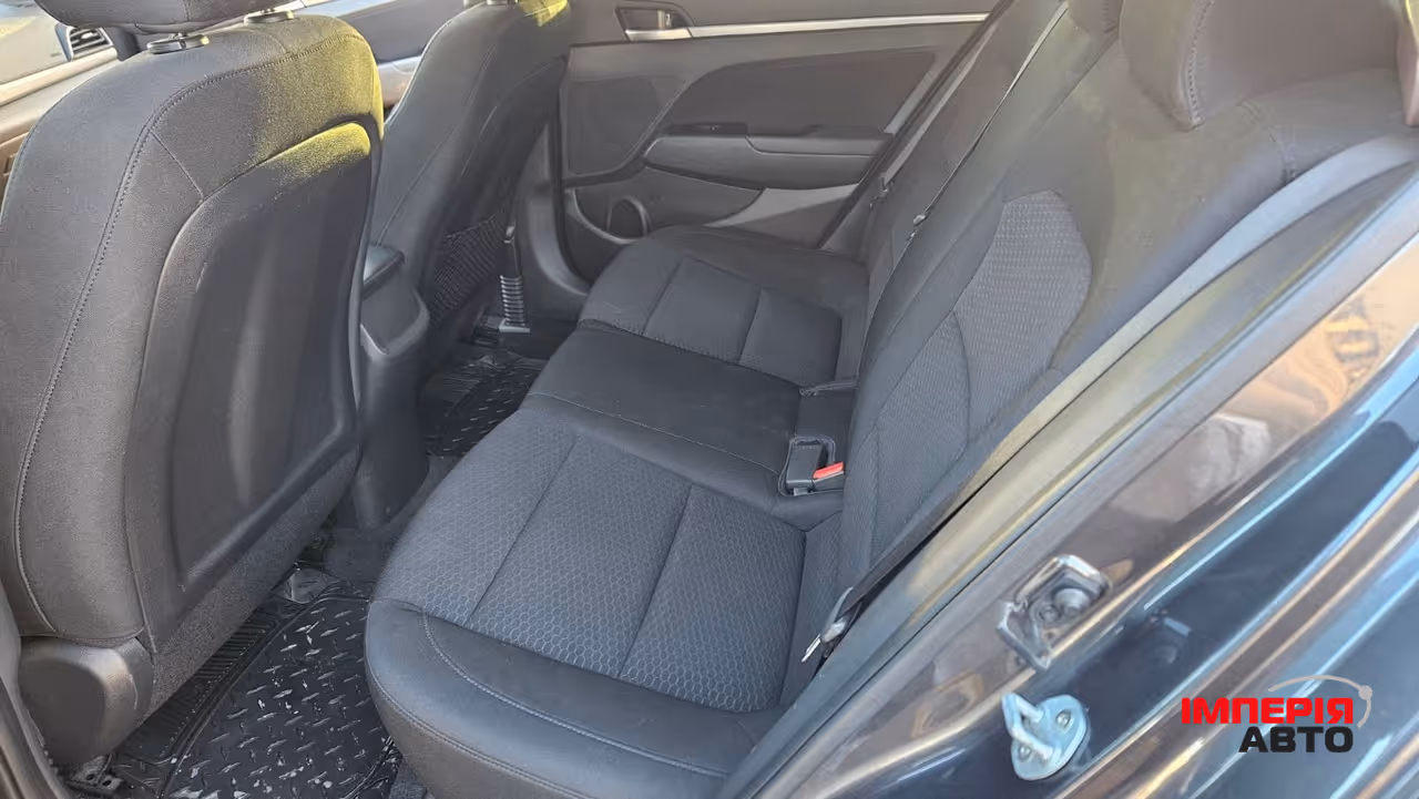 Hyundai Elantra - фото 30
