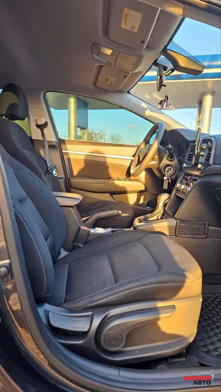 Hyundai Elantra - фото 34