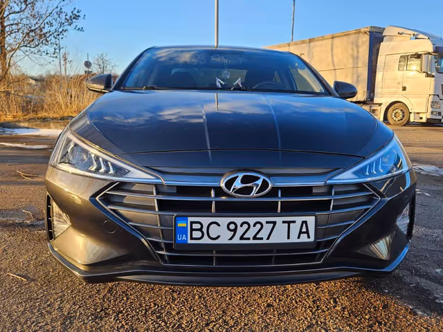 Hyundai Elantra - фото 2