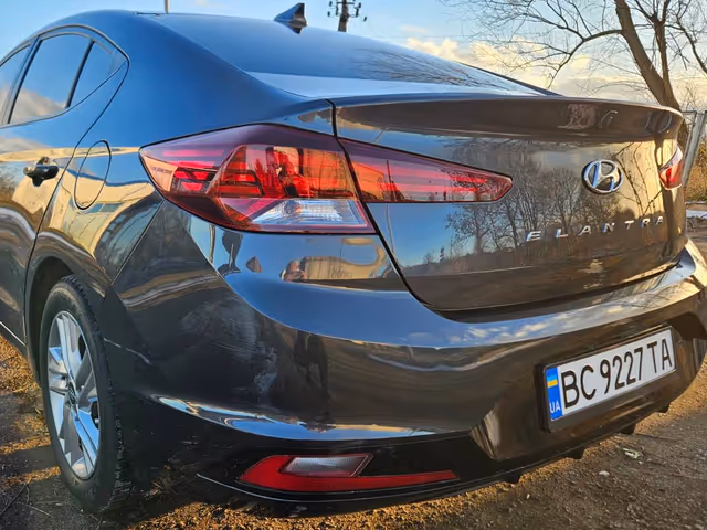 Hyundai Elantra - фото 4