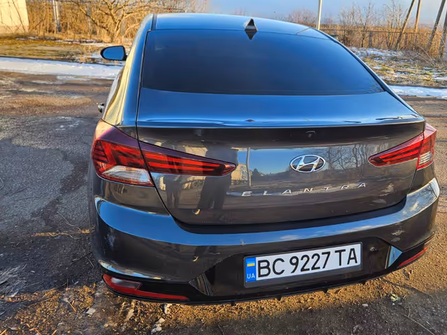 Hyundai Elantra - фото 5