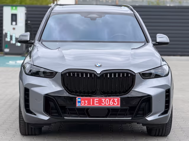 BMW X5 - фото 1
