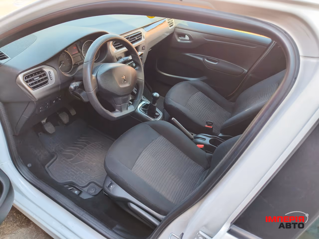 Peugeot 301 - фото 12