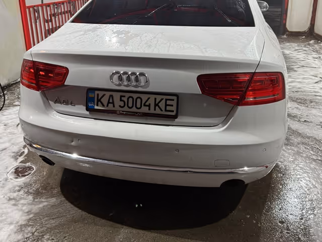 Audi A8 - фото 5