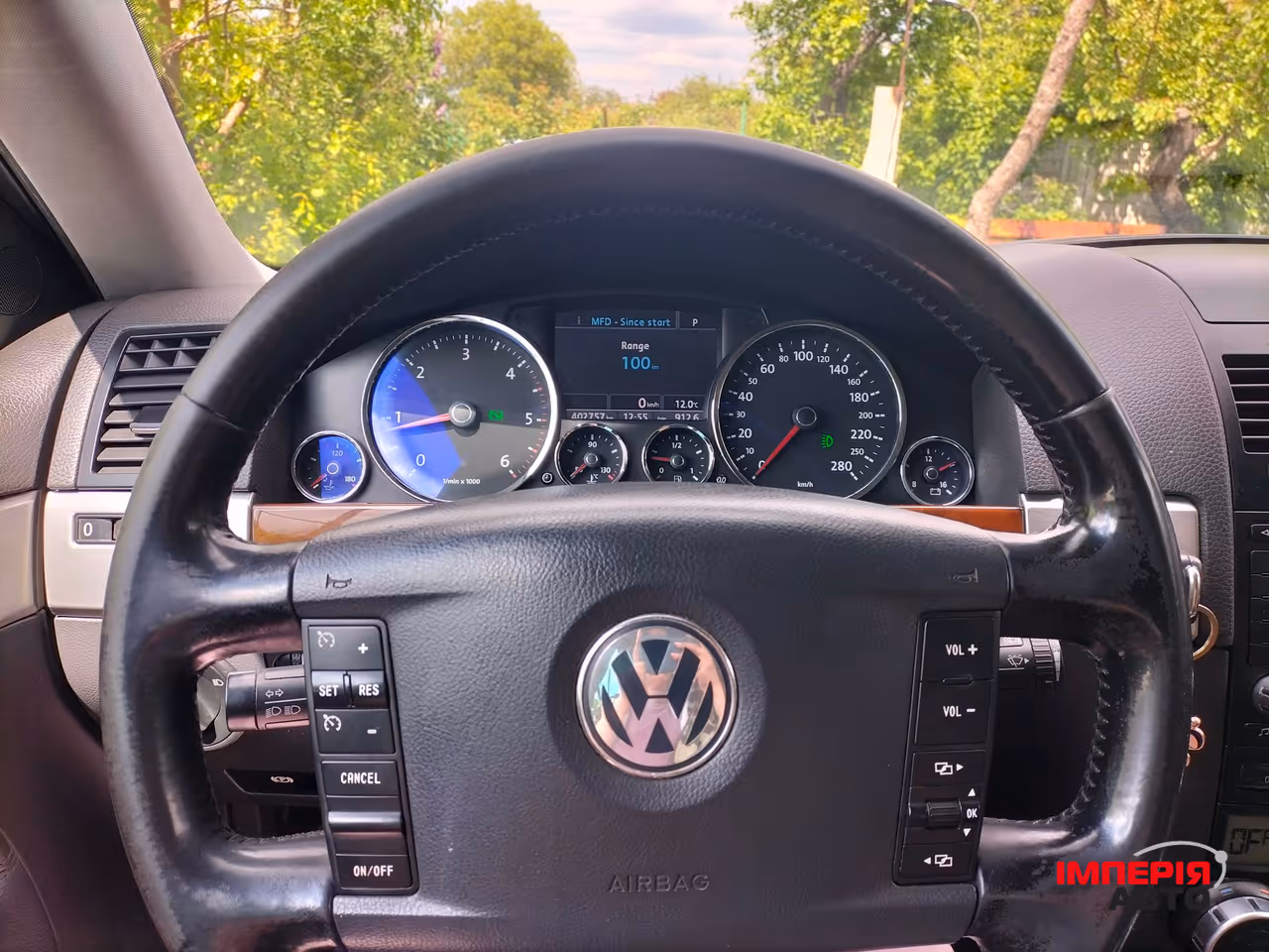 Volkswagen Touareg - фото 7