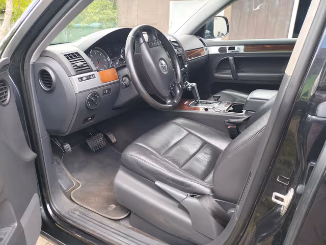 Volkswagen Touareg - фото 5