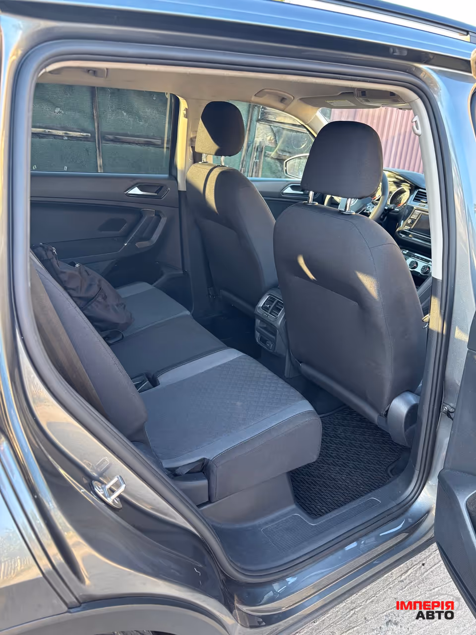 Volkswagen Tiguan - фото 8