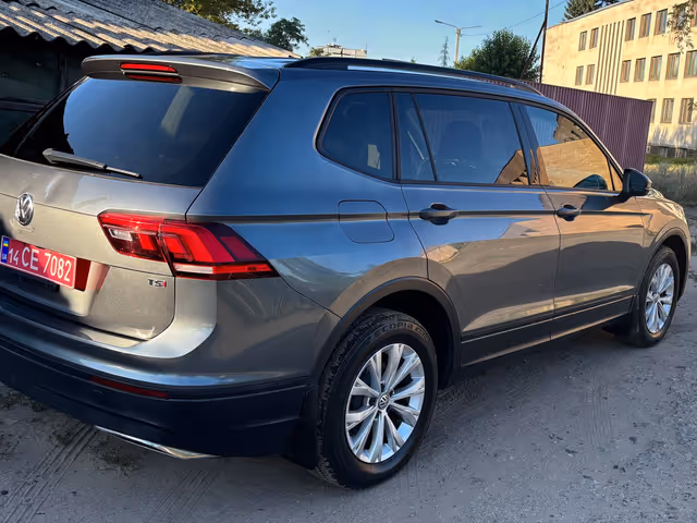 Volkswagen Tiguan - фото 1