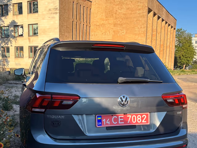 Volkswagen Tiguan - фото 2