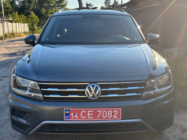 Volkswagen Tiguan - фото 4