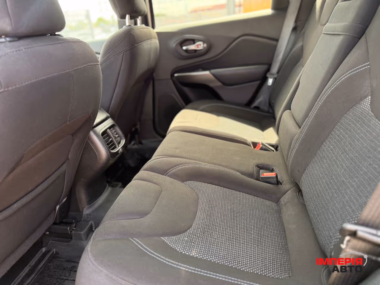 Jeep Cherokee - фото 9