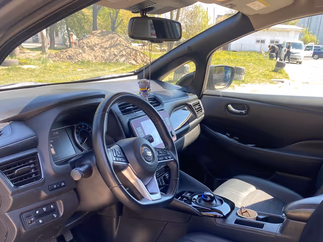 Nissan Leaf - фото 5