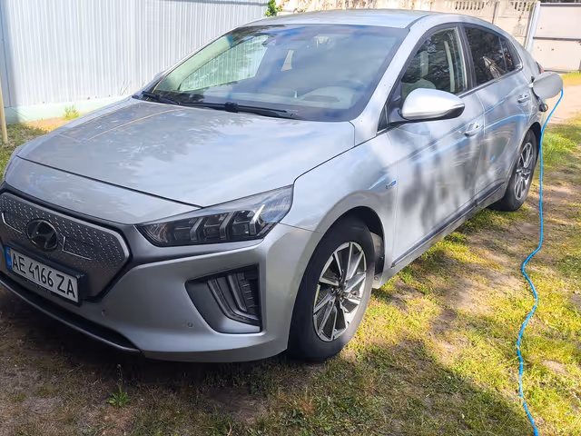 Hyundai IONIQ - фото 1