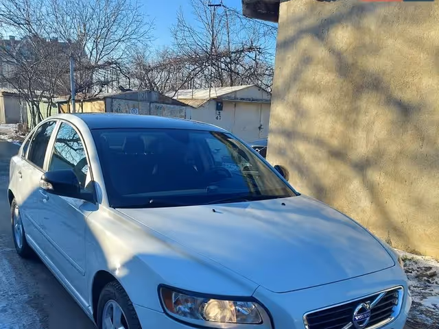 Volvo S40 - фото 1
