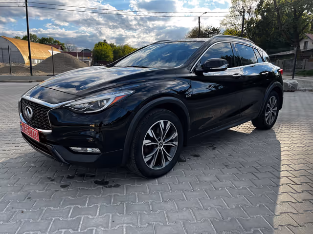 Infiniti QX30 - фото 1