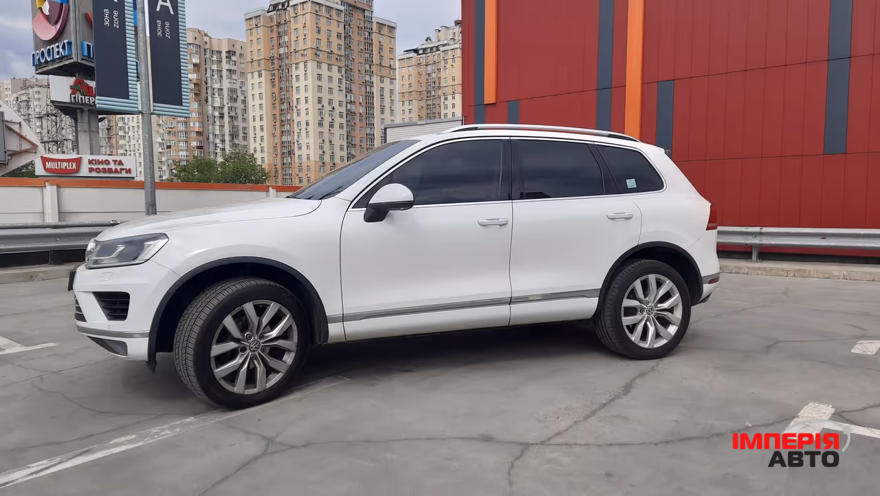 Volkswagen Touareg - фото 1