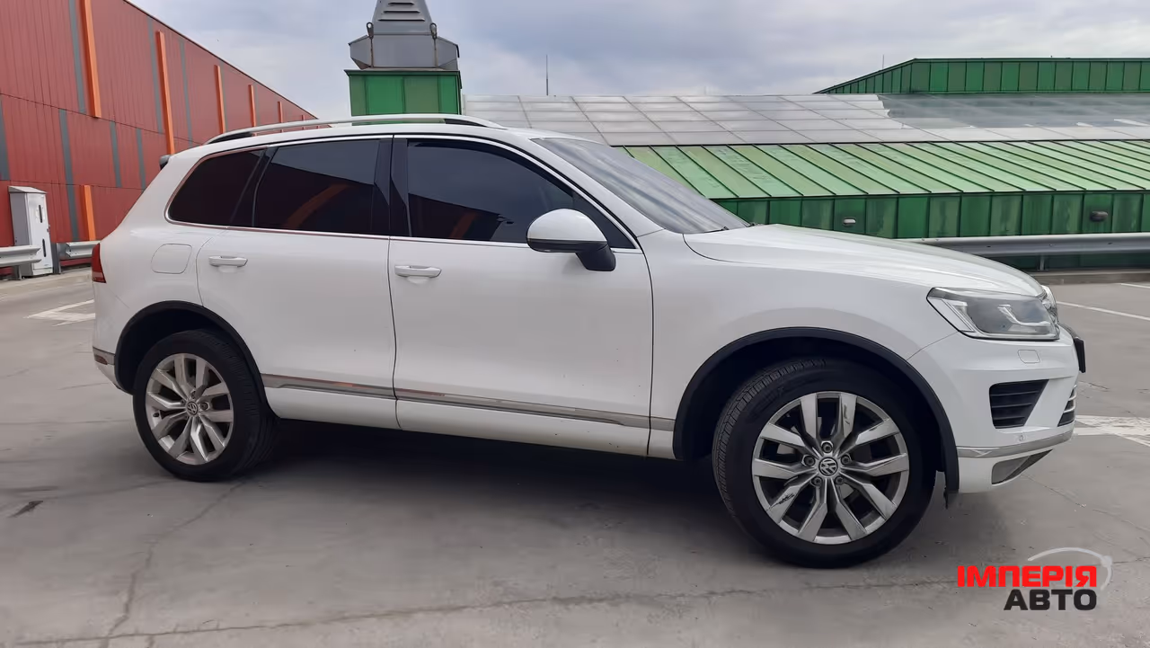Volkswagen Touareg - фото 6