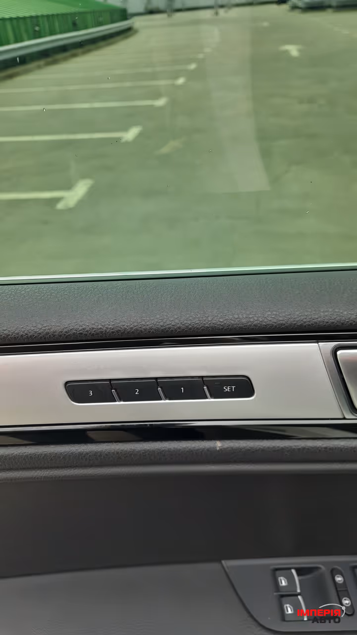 Volkswagen Touareg - фото 24