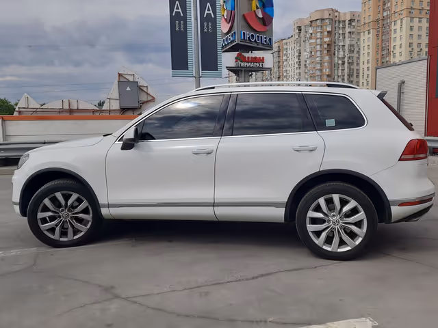 Volkswagen Touareg - фото 2