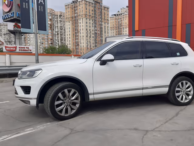Volkswagen Touareg - фото 1