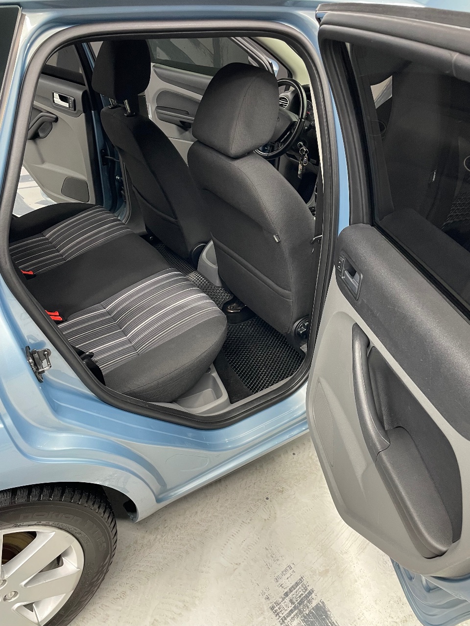 Ford Focus - фото 8