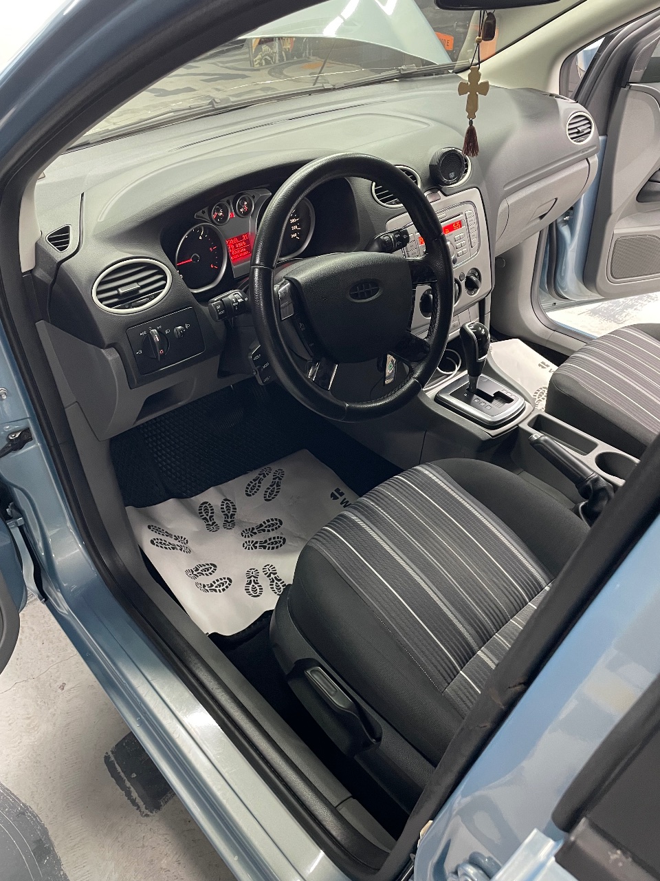 Ford Focus - фото 10