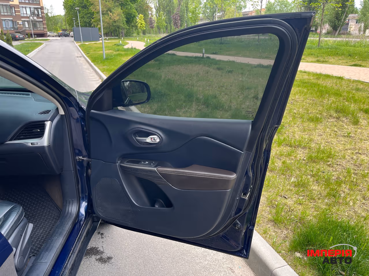 Jeep Cherokee - фото 10