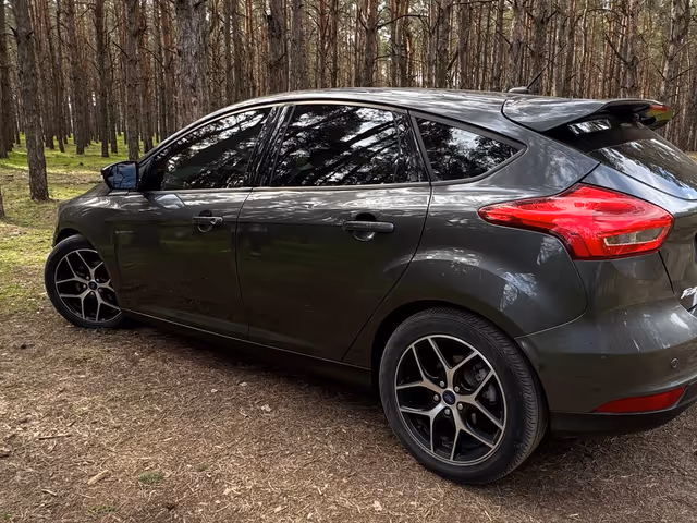 Ford Focus - фото 5