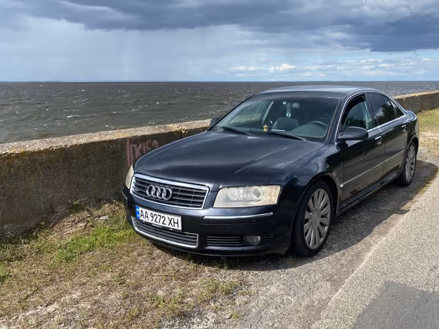 Audi A8 - фото 1