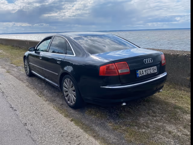Audi A8 - фото 2